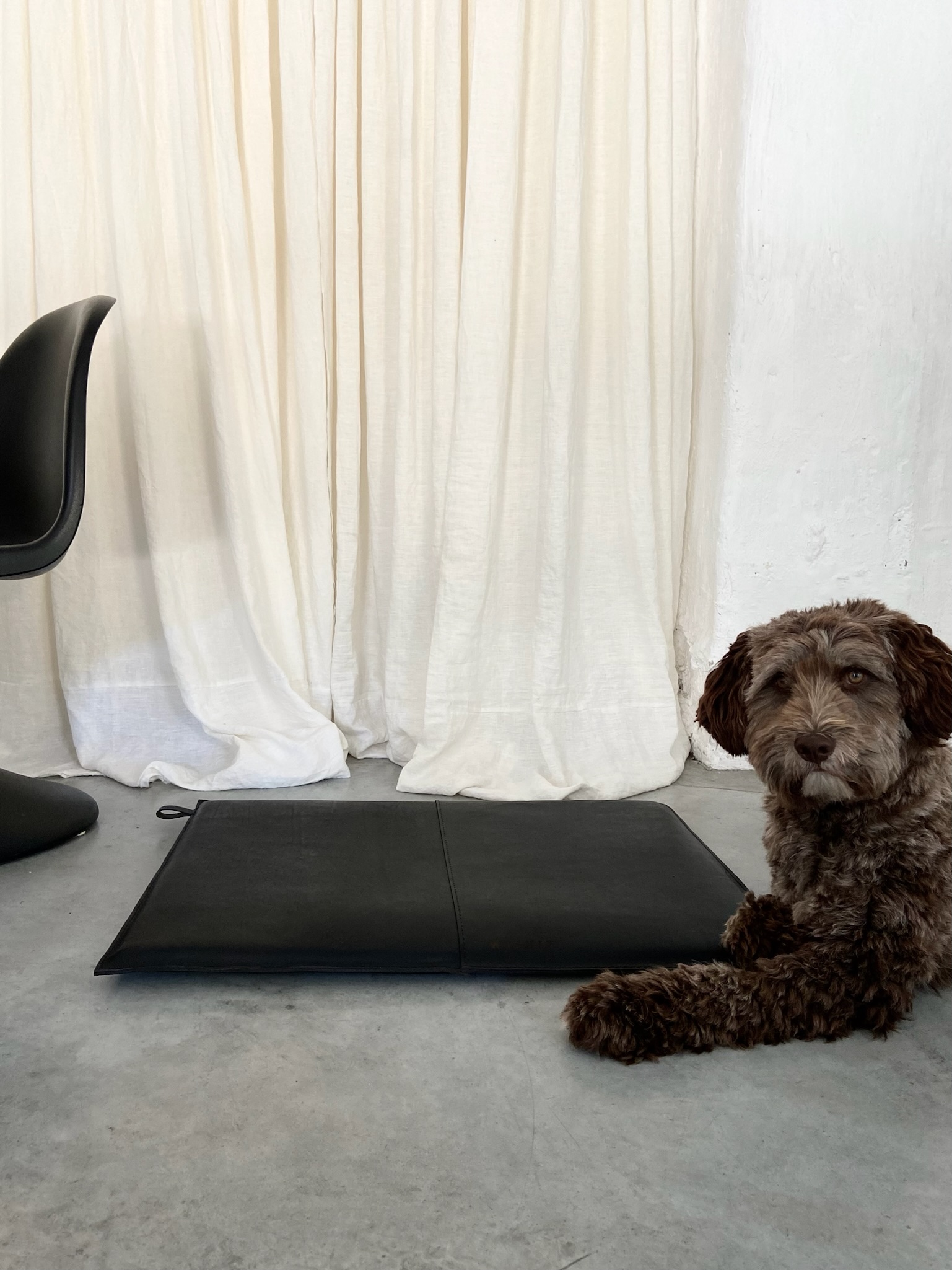 Hand-stitched leather dog mat LINFIN Maastricht