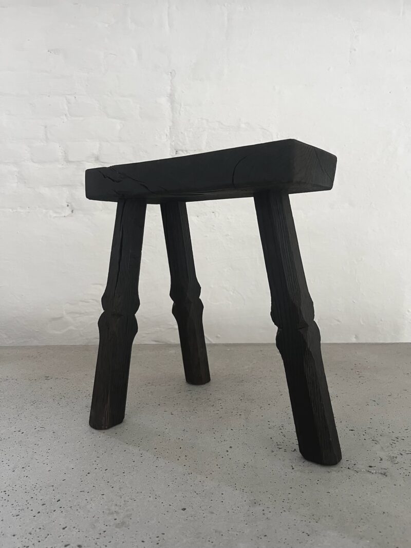 Tripod Blackened Oak Stool LINFIN Maastricht