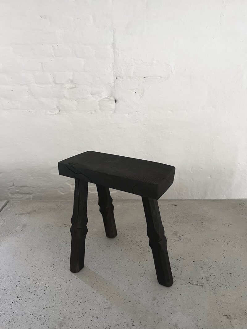 Tripod Blackened Oak Stool LINFIN Maastricht