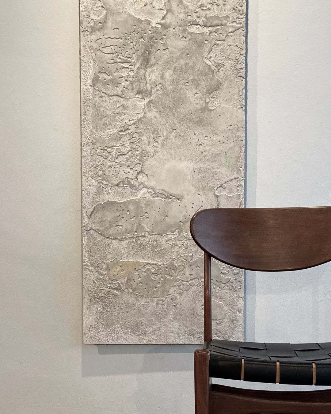 Relief artwork inspired by Antarctica, with layered textures revealing new details in every centimeter.