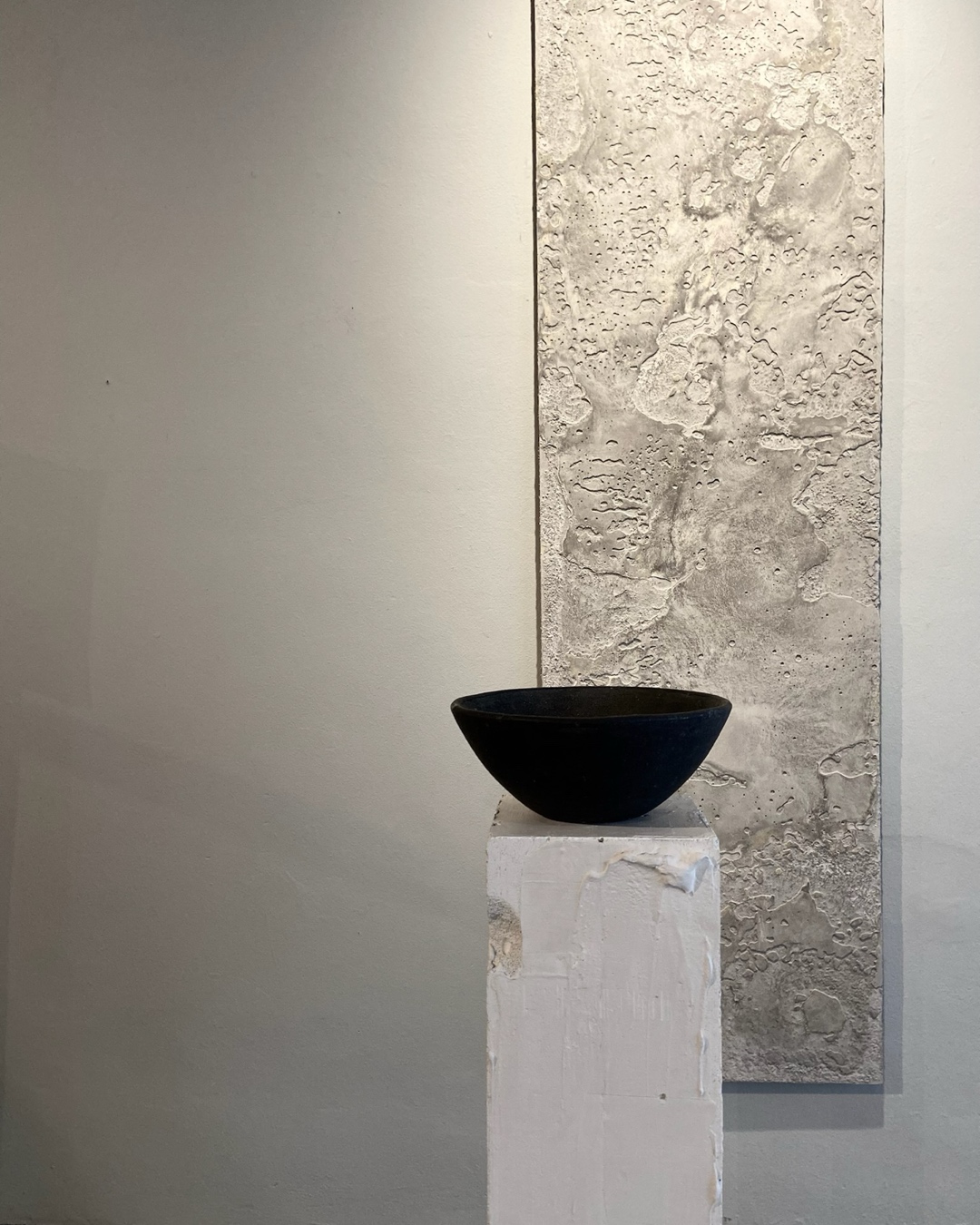 Relief artwork inspired by Antarctica, with layered textures revealing new details in every centimeter.